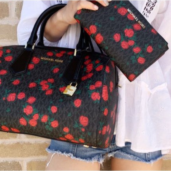 👑✅PRICE FIRM✅Beautiful Floral Michaeal Kors hand bag. NWT - Picture 11 of 15